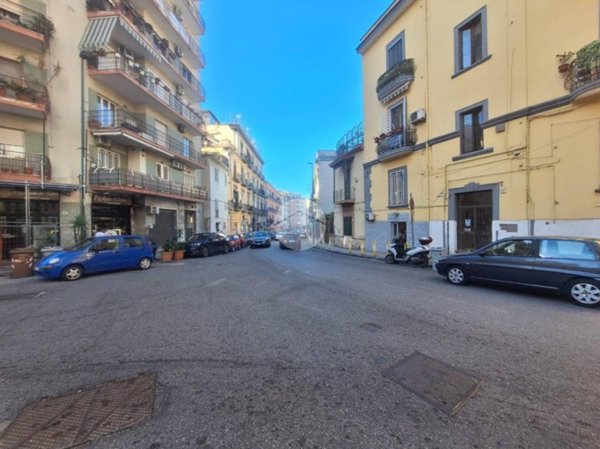 locale di sgombero in affitto a Napoli in zona Arenella