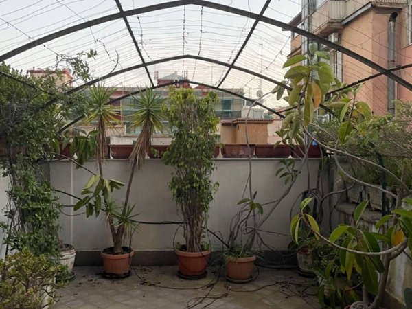 appartamento in affitto a Napoli in zona Chiaia