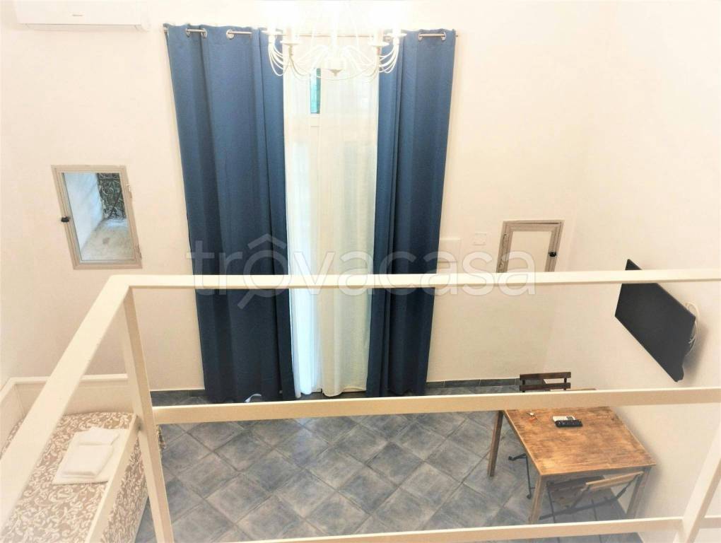 appartamento in affitto a Napoli in zona Chiaia
