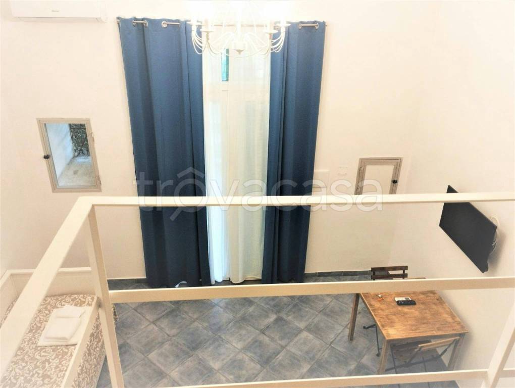 appartamento in affitto a Napoli in zona Chiaia