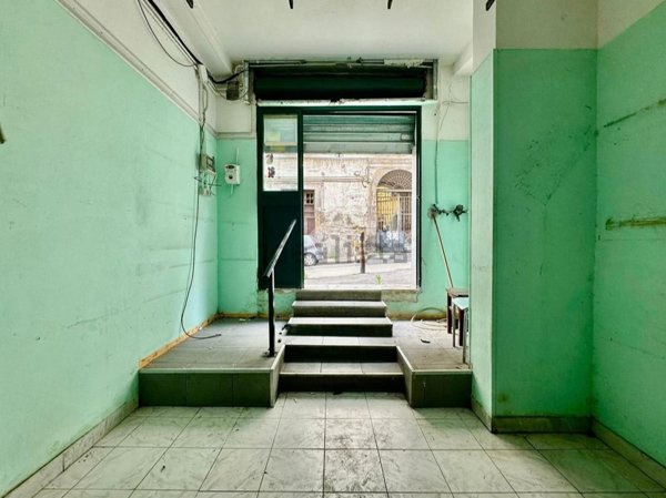 locale commerciale in affitto a Napoli in zona San Carlo all'Arena