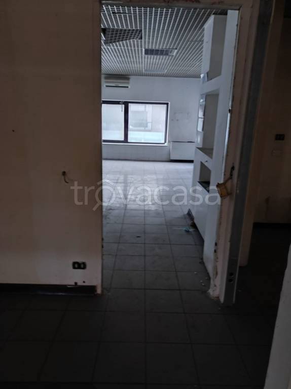 negozio in affitto a Napoli