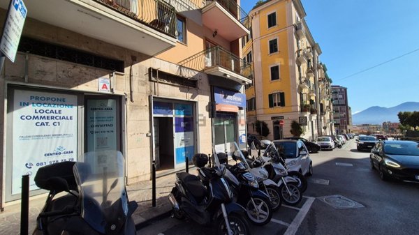 locale commerciale in affitto a Napoli in zona Arenella