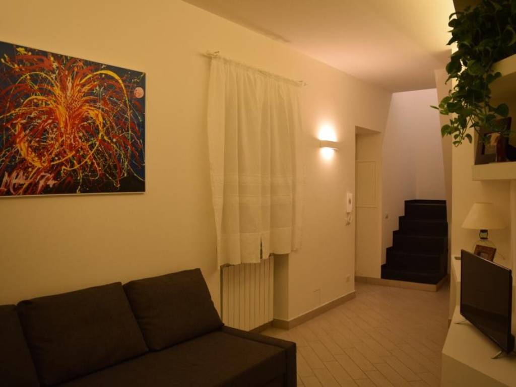 appartamento in affitto a Napoli in zona Chiaia