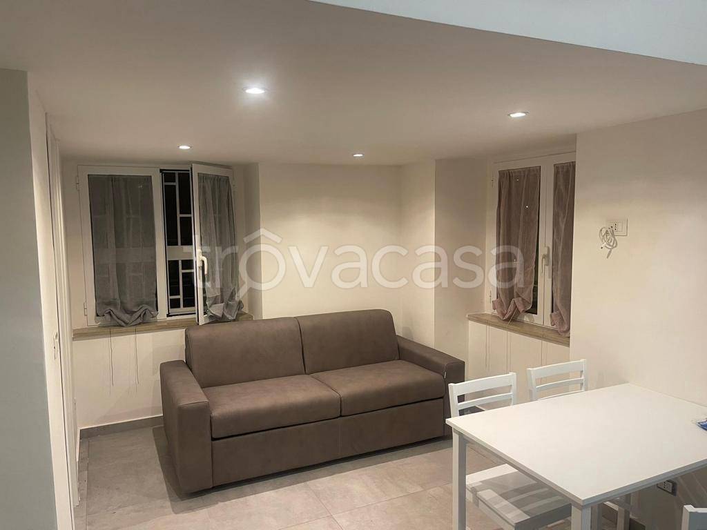 appartamento in affitto a Napoli in zona San Carlo all'Arena