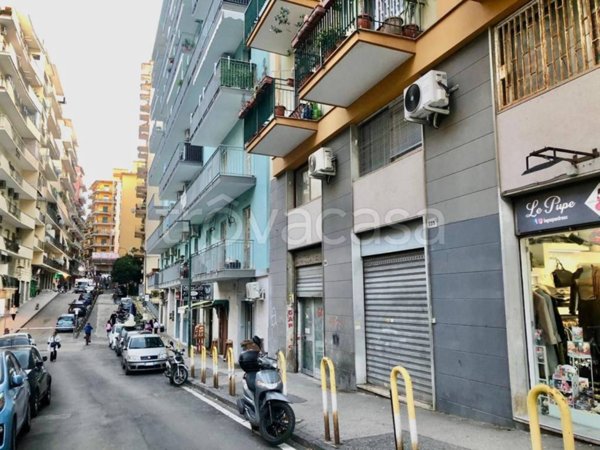 negozio in affitto a Napoli