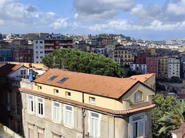 appartamento in affitto a Napoli in zona Chiaia