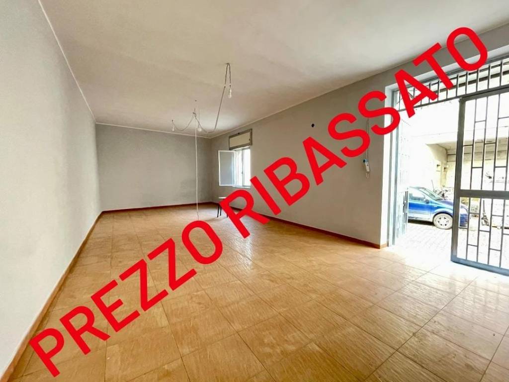 negozio in affitto a Napoli in zona Ponticelli