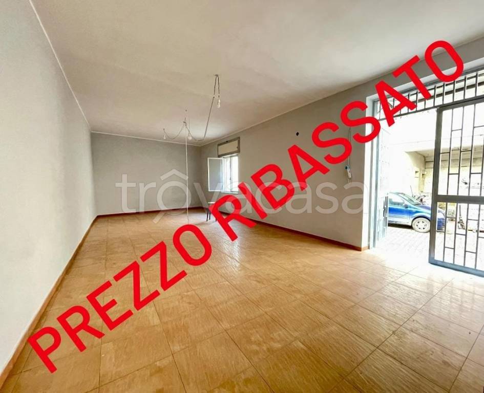 negozio in affitto a Napoli in zona Ponticelli