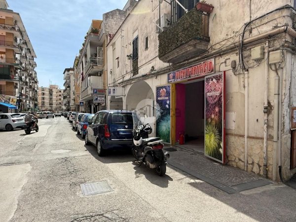 negozio in affitto a Napoli in zona Soccavo