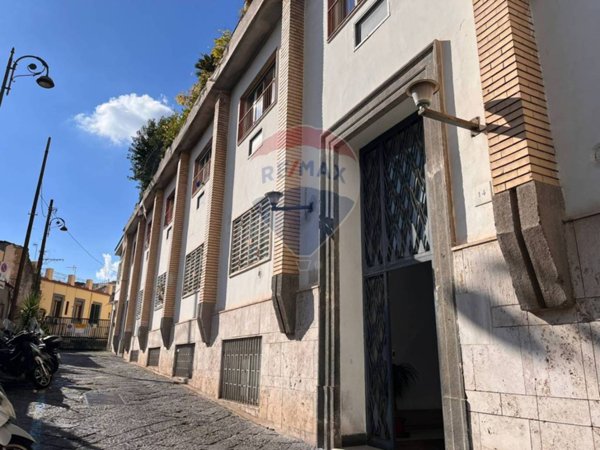 appartamento in affitto a Napoli in zona Chiaia