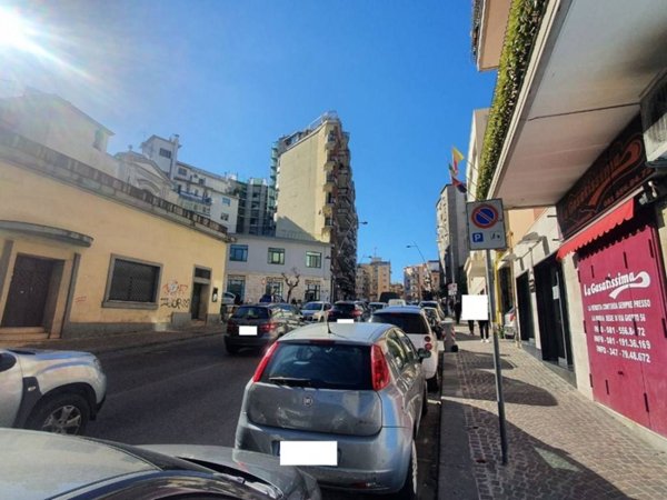 negozio in affitto a Napoli in zona Arenella
