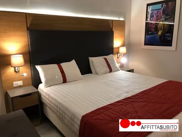 negozio in affitto a Napoli in zona Stella