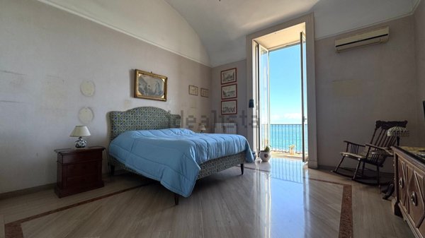 appartamento in affitto a Napoli in zona Chiaia