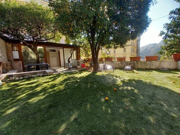 appartamento in affitto a Napoli in zona Chiaia