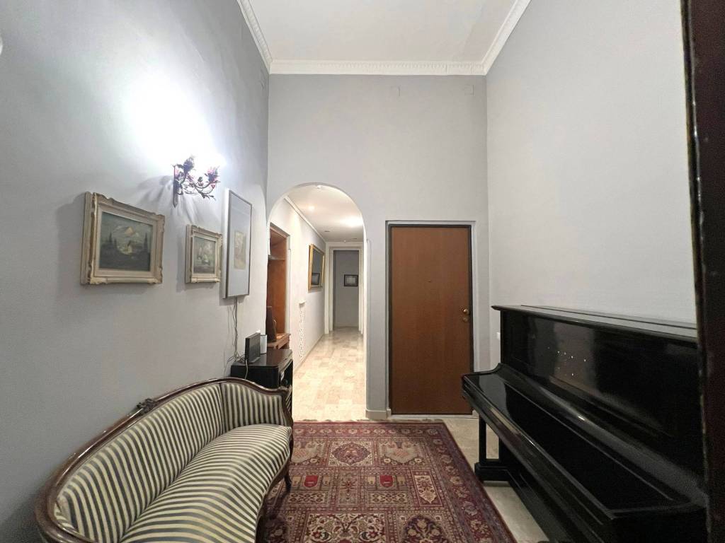 appartamento in affitto a Napoli in zona Chiaia