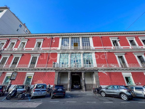 negozio in affitto a Napoli in zona Chiaia
