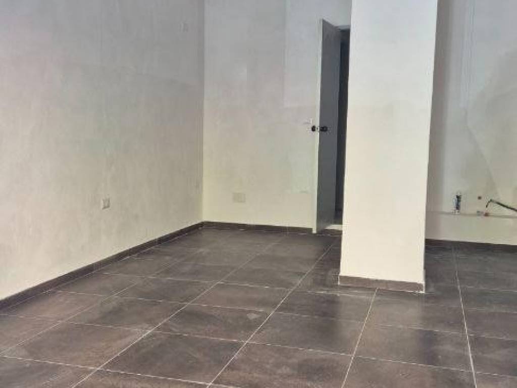 negozio in affitto a Napoli in zona Capodimonte / Colli Aminei