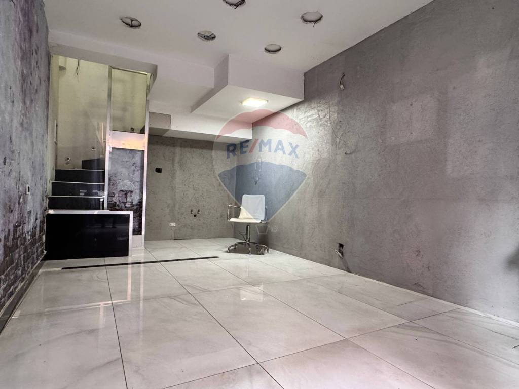 negozio in affitto a Napoli in zona Vomero