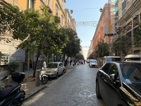 negozio in affitto a Napoli