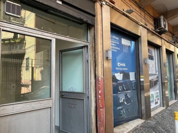 negozio in affitto a Napoli in zona Arenella