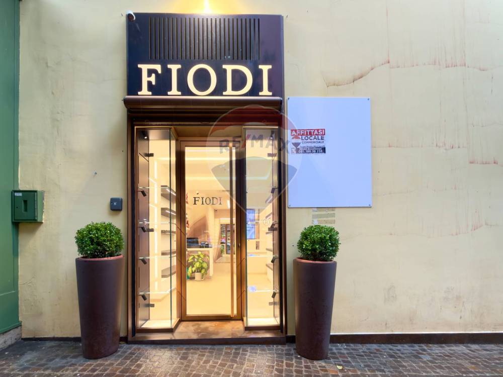 negozio in affitto a Napoli in zona Arenella