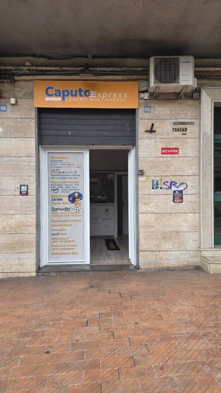 negozio in affitto a Napoli in zona Vomero