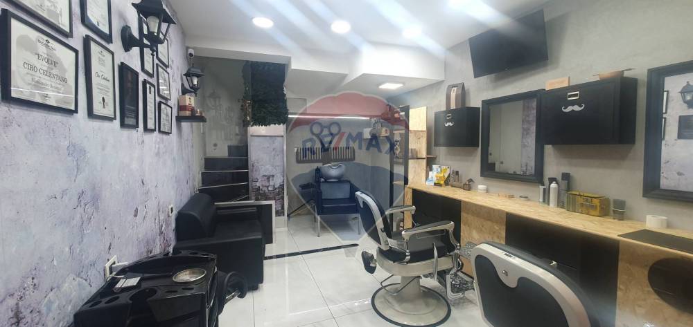 locale commerciale in affitto a Napoli in zona Vomero