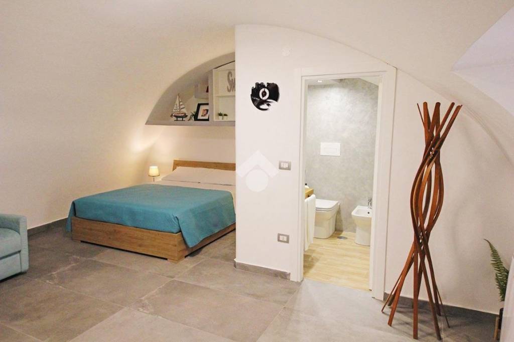 appartamento in affitto a Napoli in zona Chiaia