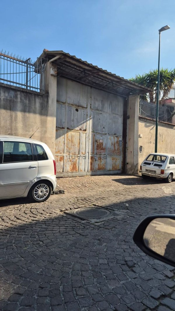 capannone in affitto a Napoli in zona Secondigliano