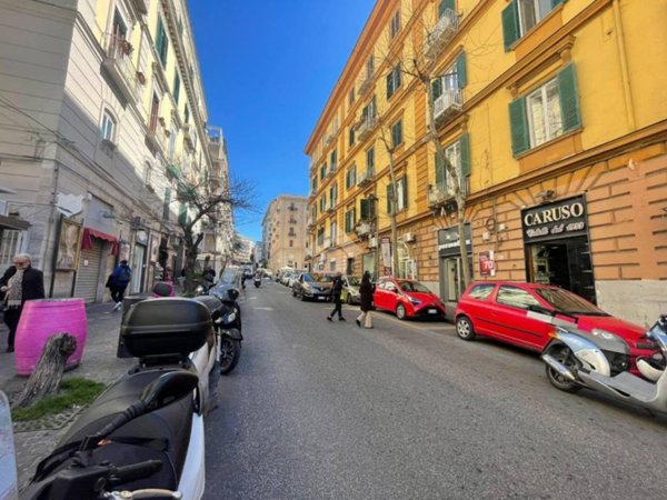 negozio in affitto a Napoli in zona Vomero