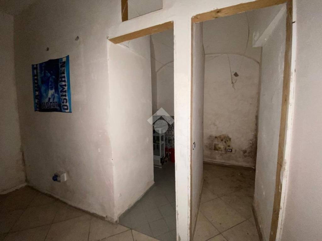 negozio in affitto a Napoli in zona San Ferdinando