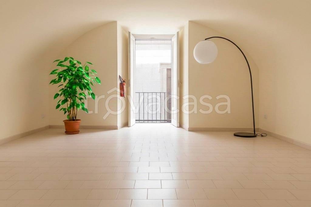 negozio in affitto a Napoli in zona Pendino / San Giuseppe