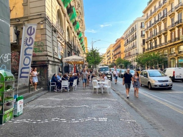 negozio in affitto a Napoli in zona Pendino / San Giuseppe