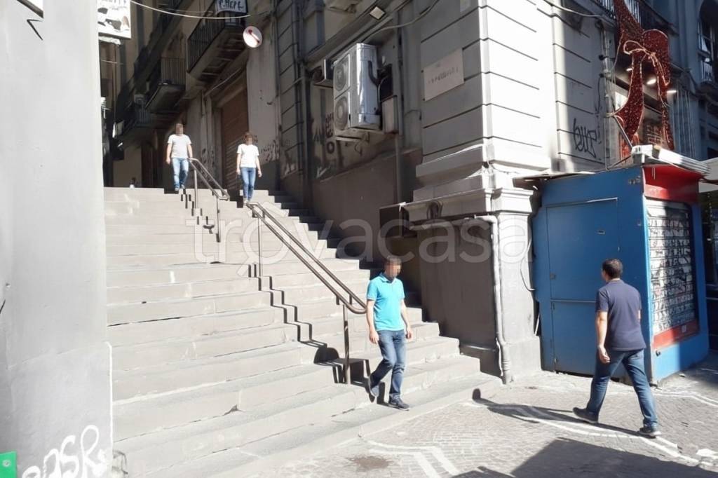 negozio in affitto a Napoli in zona Pendino / San Giuseppe