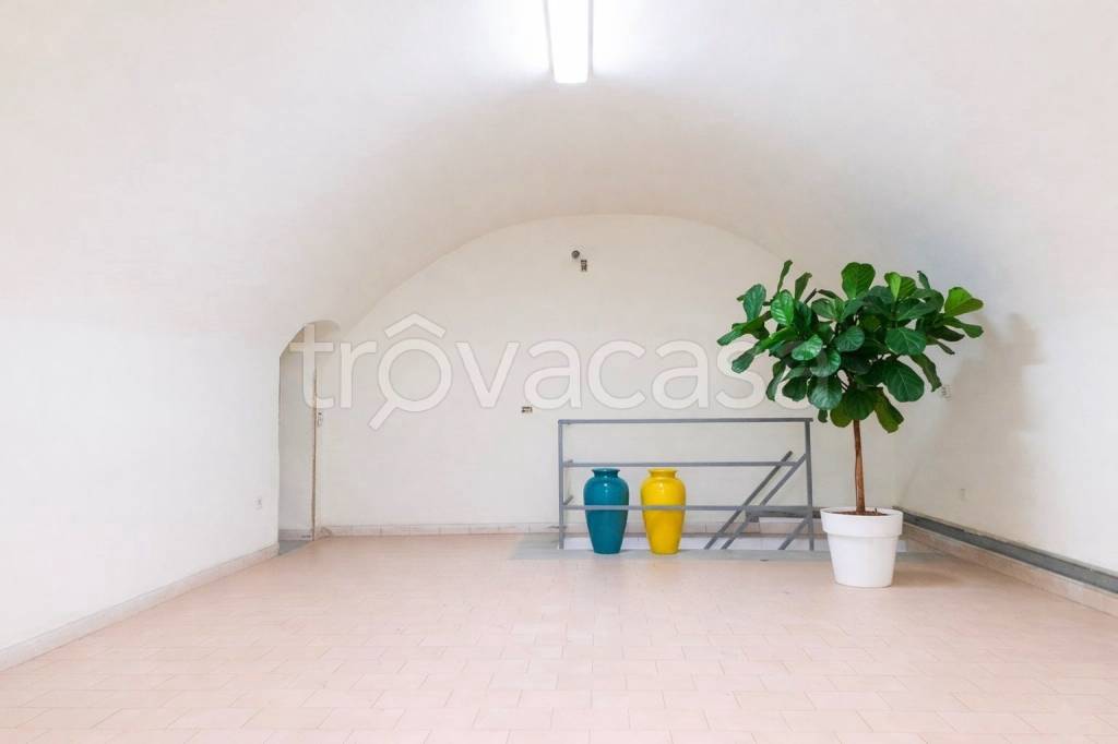 negozio in affitto a Napoli in zona Pendino / San Giuseppe