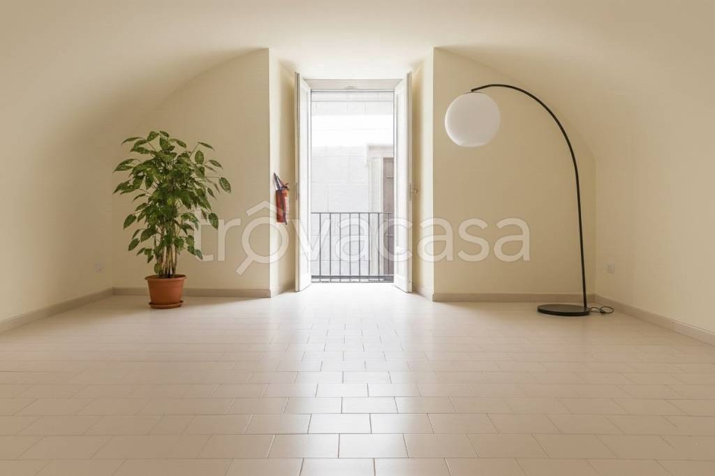 negozio in affitto a Napoli in zona Pendino / San Giuseppe