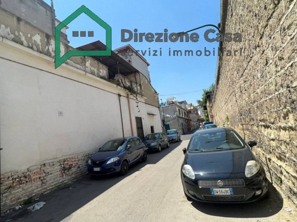 locale commerciale in affitto a Napoli