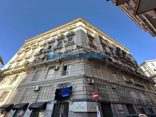 negozio in affitto a Napoli
