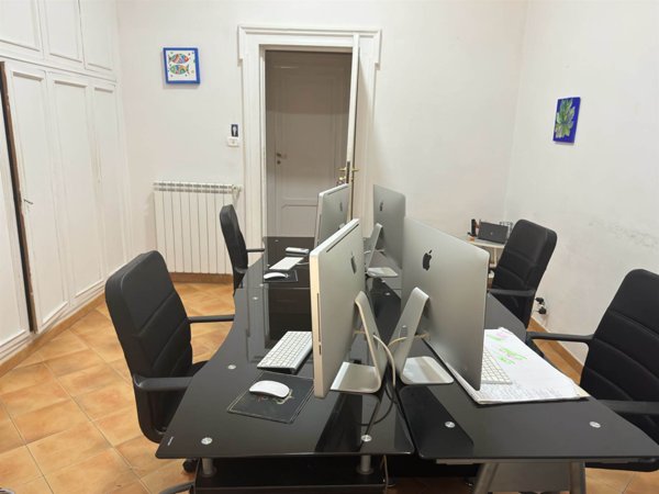 ufficio in affitto a Napoli in zona Chiaia