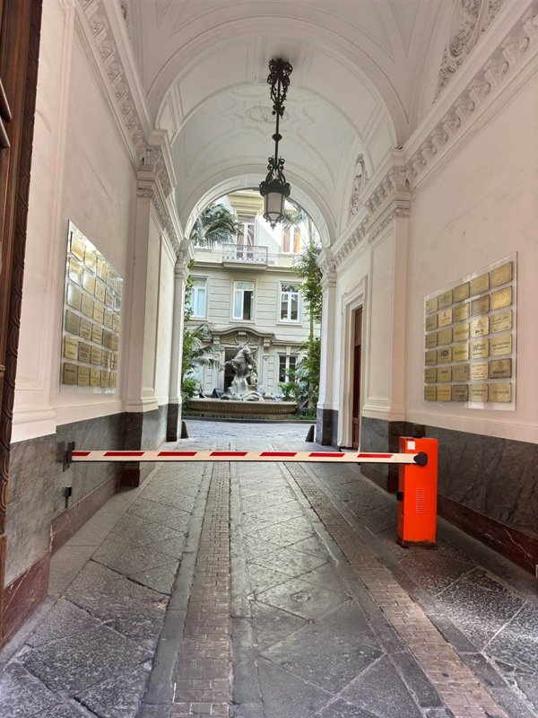 ufficio in affitto a Napoli in zona Chiaia