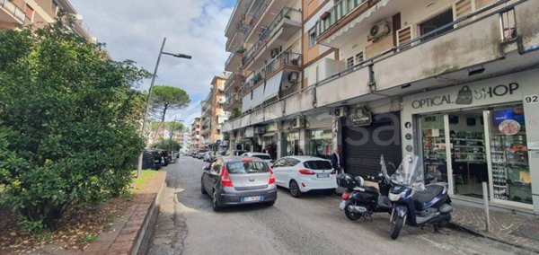negozio in affitto a Napoli in zona Capodimonte / Colli Aminei