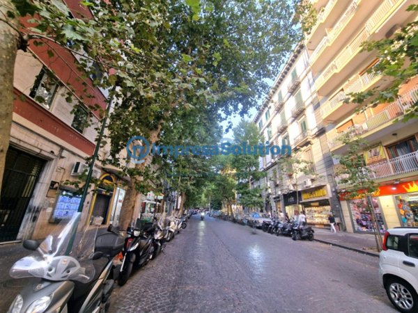 negozio in affitto a Napoli in zona Vomero