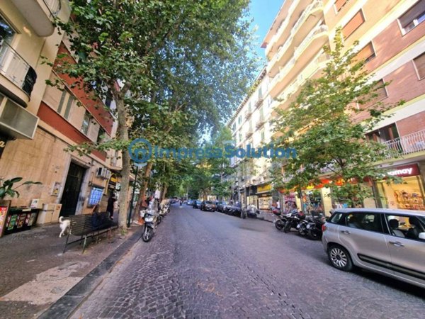 negozio in affitto a Napoli in zona Vomero