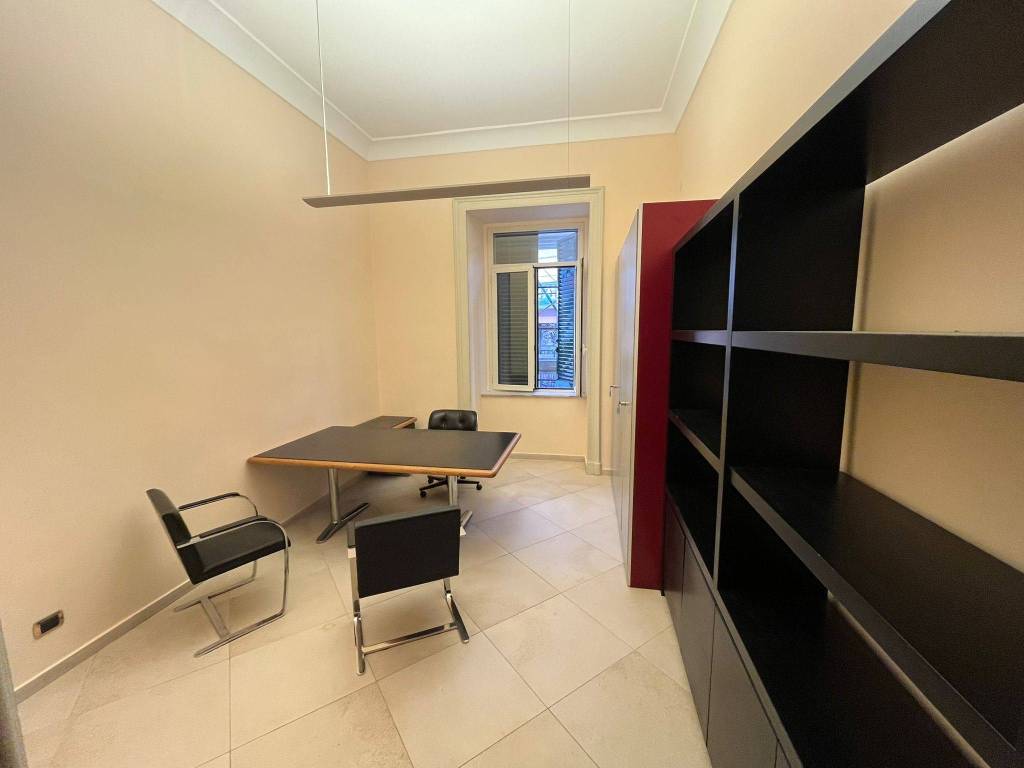 appartamento in affitto a Napoli in zona Chiaia