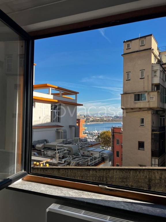 appartamento in affitto a Napoli in zona Chiaia