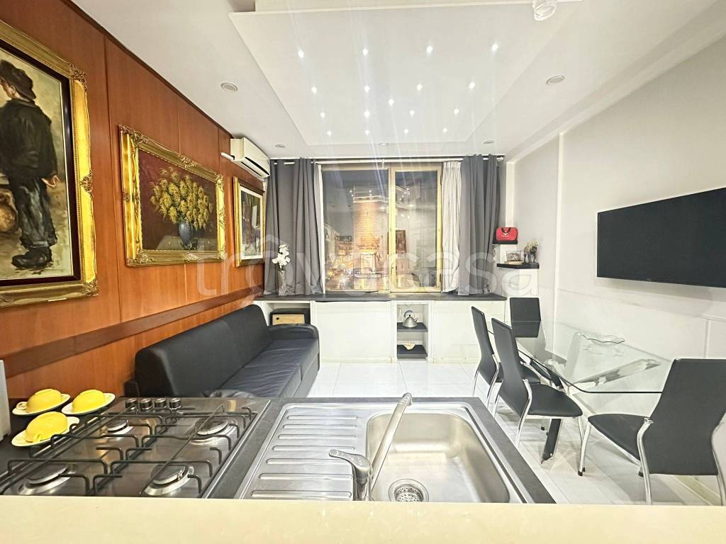 appartamento in affitto a Napoli in zona Porto