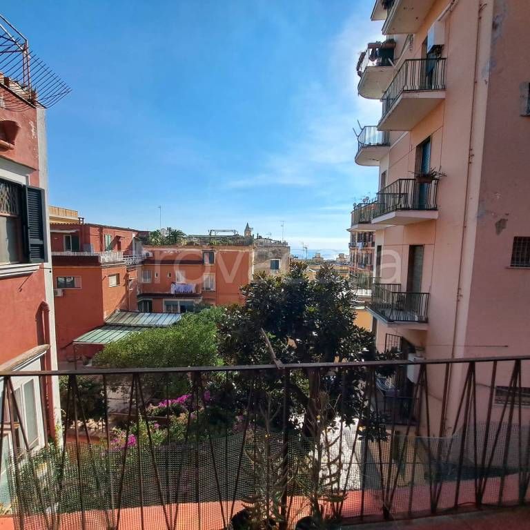 appartamento in affitto a Napoli in zona Chiaia