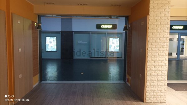 locale commerciale in affitto a Napoli in zona Vomero