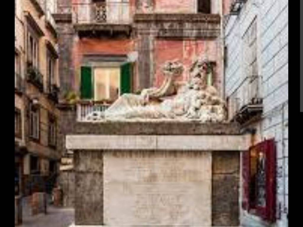 negozio in affitto a Napoli